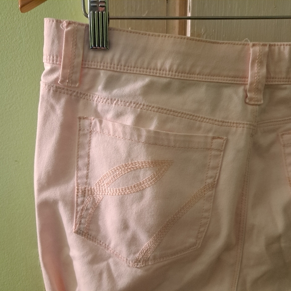 Gloria Vanderbilt Women's Capris - Picture 13 of 16